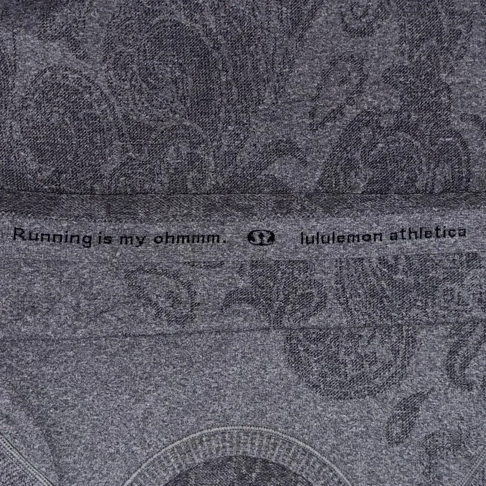 Lululemon Run Swiftly Seamless Jacquard Paisley Thumbhole Top Gray Size 8